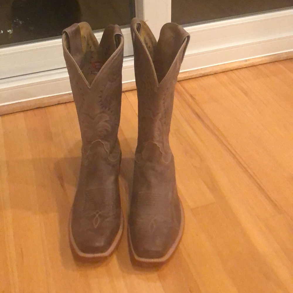 Never-worn-before Nokono men’s cowboy boots